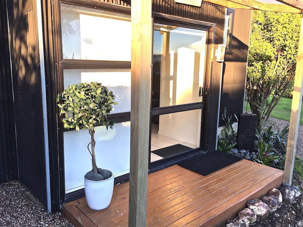 Le Chalet Waiheke Apartments Ostend Eksteriør bilde