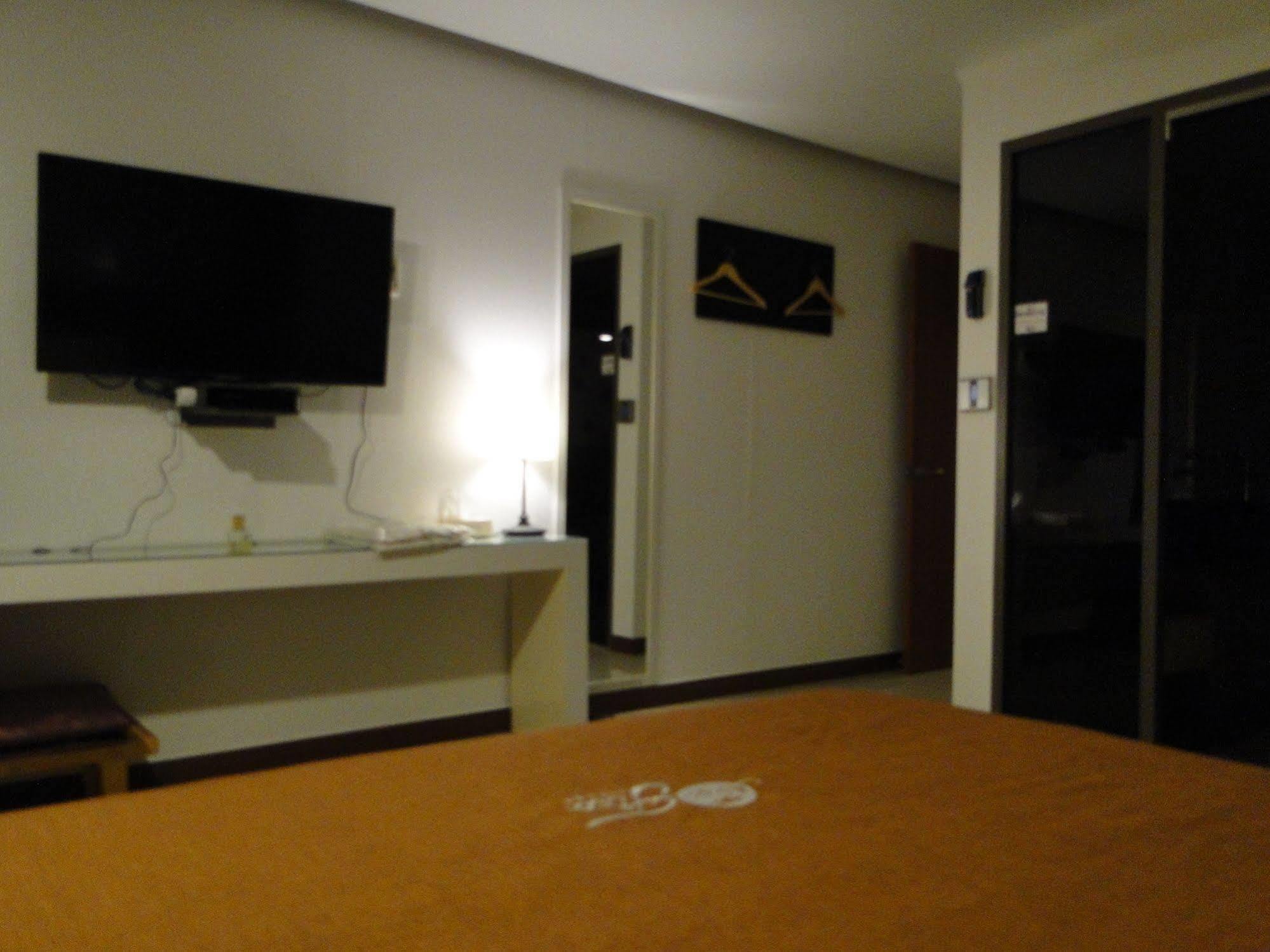 Le Chalet Waiheke Apartments Ostend Eksteriør bilde