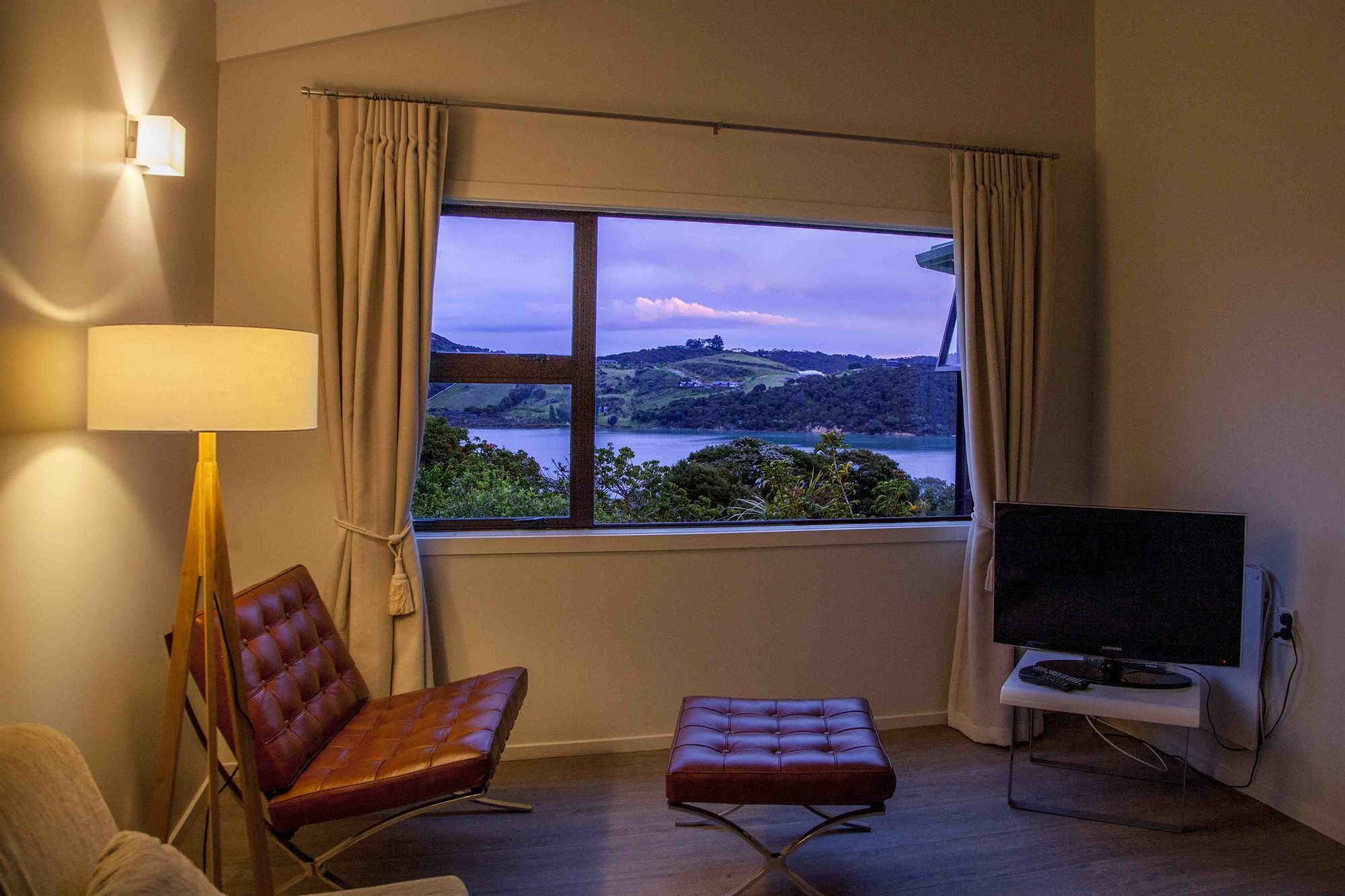 Le Chalet Waiheke Apartments Ostend Eksteriør bilde