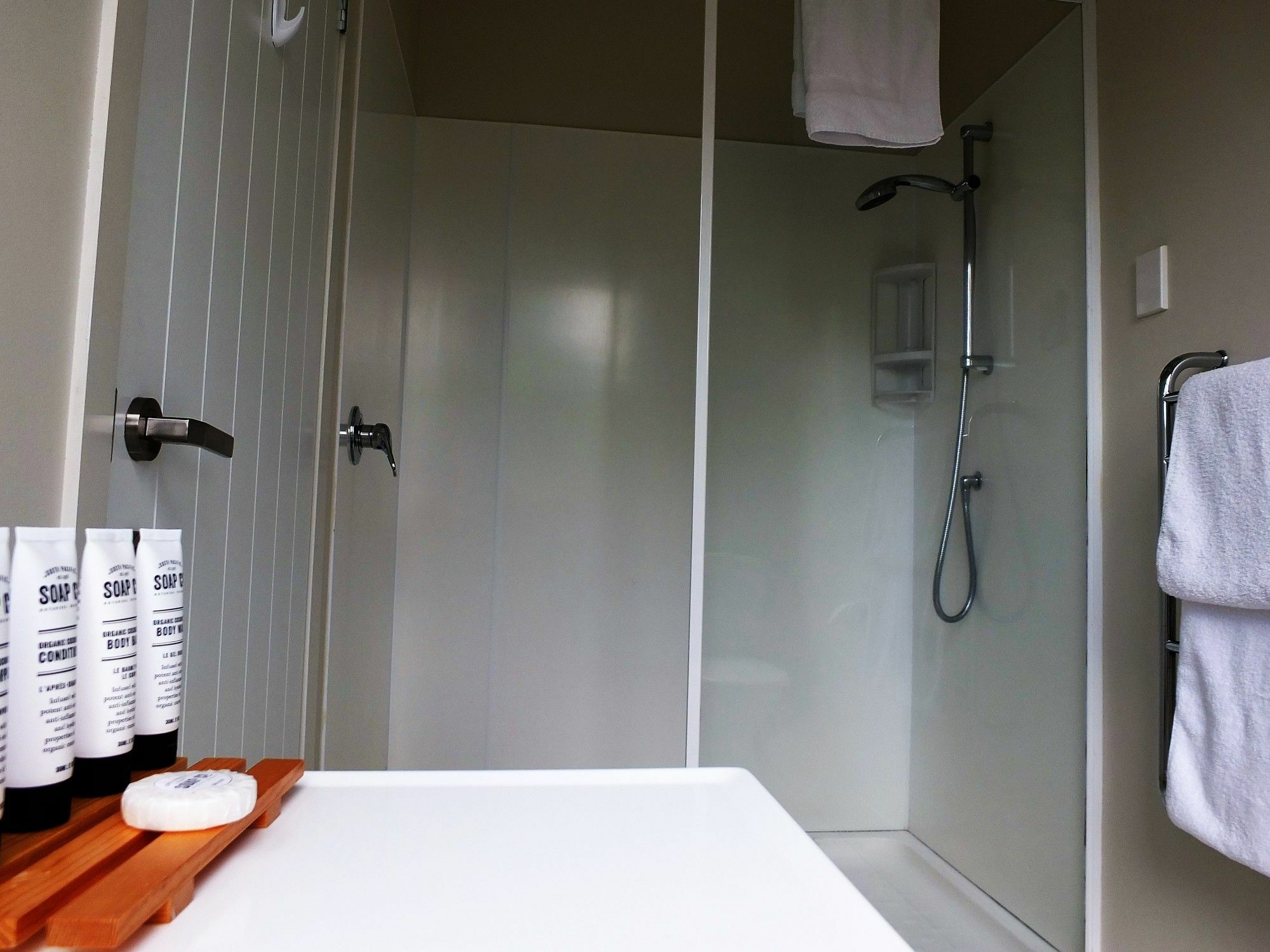 Le Chalet Waiheke Apartments Ostend Eksteriør bilde