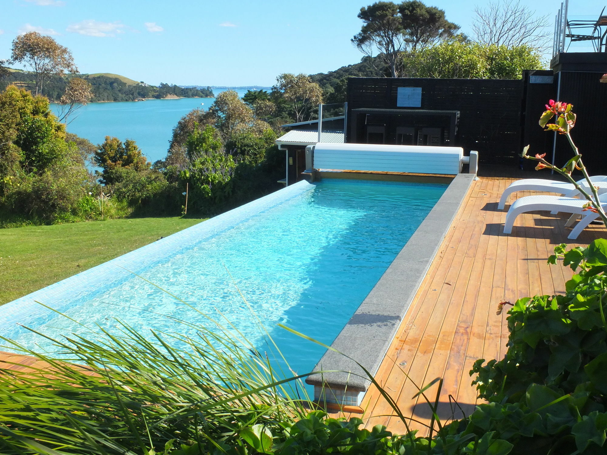 Le Chalet Waiheke Apartments Ostend Eksteriør bilde